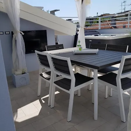 Апартаменты Luxury Penthouse With Private Jacuzzi