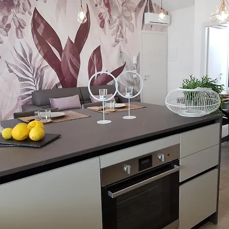 Luxury Penthouse With Private Jacuzzi Апартаменты San Mauro Mare