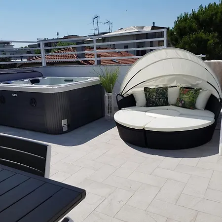 Апартаменты Luxury Penthouse With Private Jacuzzi San Mauro Mare