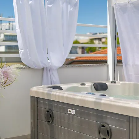 Luxury Penthouse With Private Jacuzzi *