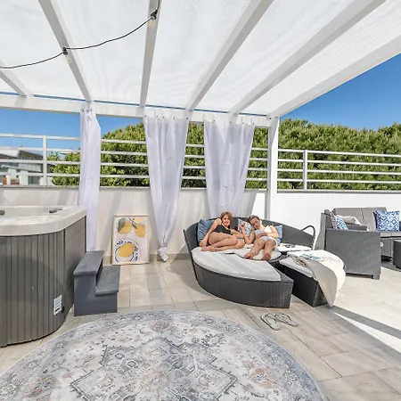 Luxury Penthouse With Private Jacuzzi