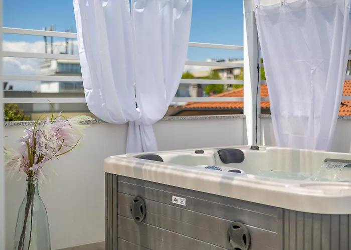 Luxury Penthouse With Private Jacuzzi *